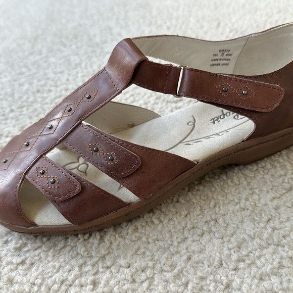 Propet Heather Fisherman Sandals - Picture 11 of 17